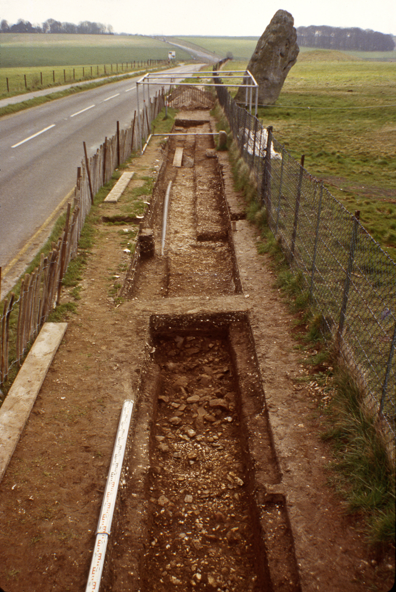 1980 excavation, with stone floor in foreground (most of what you can see are pieces of sarsen)